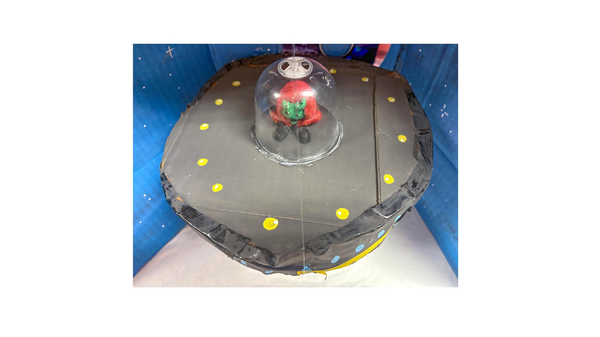 1st place K-2<br />
MINI MOON JELLYFISH BLOOM<br />
Mary Jane Schroeder , Suzanna Wiggins, Coco Smale<br />
Teacher: Marie Rice Homeschool
